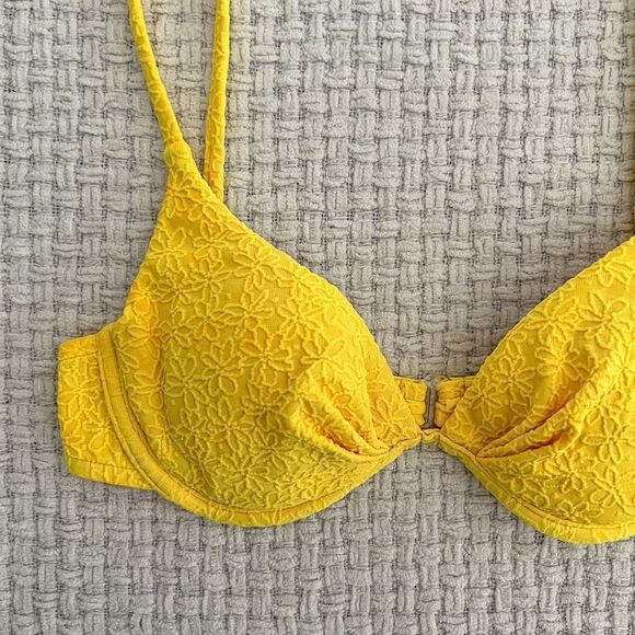 𝅺VINTAGE 90’s Bikini Top - Picture 2 of 6